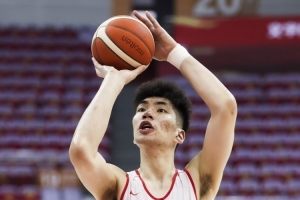 视频直播-还需要更强硬！余嘉豪替补2中0&amp;罚球4中4拿到4分2篮板