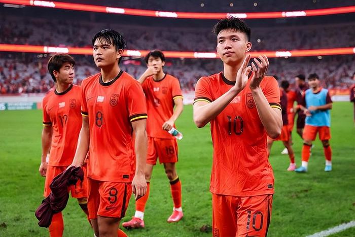 在线登录入口-打平出线！中国队嗨翻了，更衣室疯狂庆祝如夺冠，对手颠球不想踢