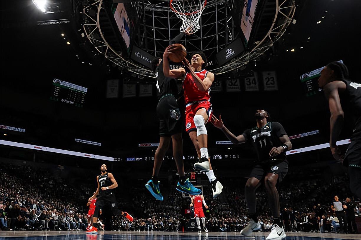 APP下载-15分钟内出现6次犯规，快船锋线新秀的稳定性确实是差了一些？