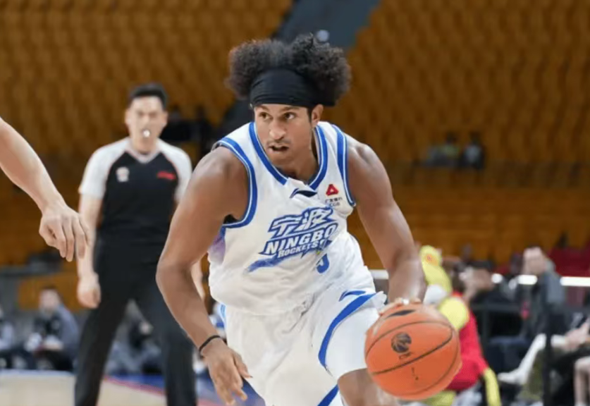 郭艾伦赛季报销！杰克逊末节狂轰24分准绝杀 宁波大逆转广州